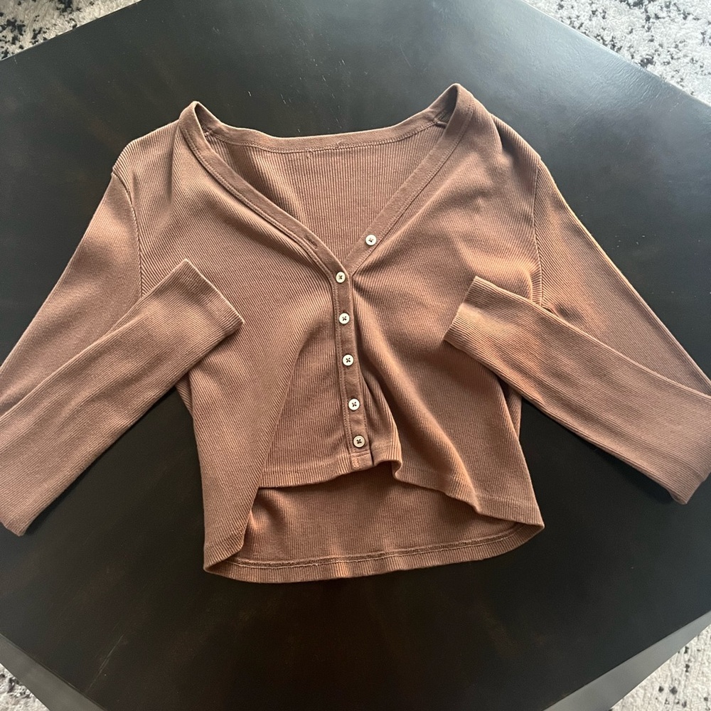 Small brown long sleeve button up top!!